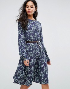 Короткое приталенное платье с принтом и рукавами 3/4 Closet London - Мульти