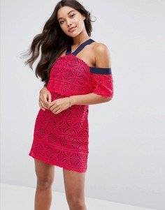 Кружевное платье с открытыми плечами ASOS PREMIUM - Розовый