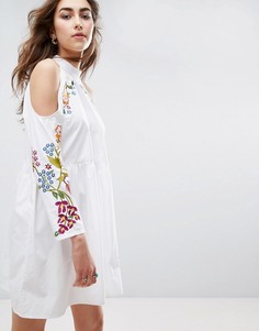 Платье с вышивкой и вырезами на плечах ASOS - Белый