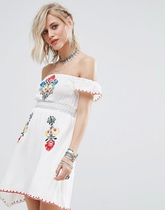 Платье с открытыми плечами и вышивкой Glamorous - Белый