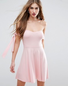 Короткое приталенное платье с бантиками и вырезом лодочкой ASOS - Розовый