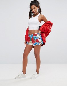 Короткие шорты с крупным цветочным принтом adidas Originals - Мульти