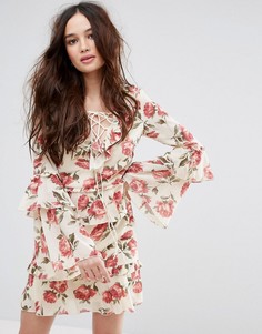 Короткое приталенное платье с цветочным принтом и рукавами клеш Missguided - Мульти