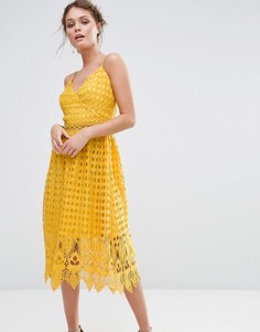 Кружевное платье миди с ажурным подолом True Decadence - Желтый