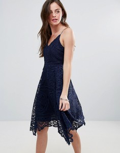 Короткое ажурное приталенное платье QED London - Темно-синий