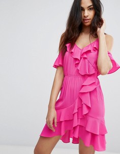 Платье мини с оборками и открытыми плечами Boohoo - Розовый