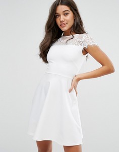 Короткое приталенное платье с кружевом Lipsy - Белый
