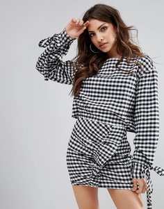 Платье в клеточку с длинными рукавами и открытой спиной PrettyLittleThing - Черный
