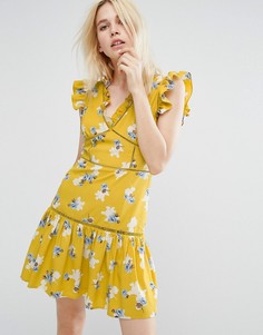 Чайное платье без рукавов с цветочным принтом и оборками J.O.A - Желтый J.O.A.