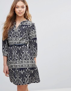 Платье с поясом и принтом пейсли Yumi - Темно-синий