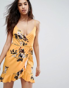 Платье с оборкой и цветочным принтом Boohoo - Желтый