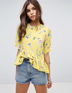 Футболка с асимметричной оборкой и цветочным принтом ASOS - Мульти