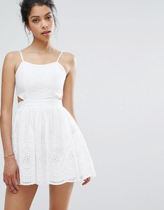Кружевное приталенное платье с вырезами Boohoo - Белый