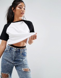 Укороченная свободная футболка с контрастными рукавами реглан ASOS - Мульти