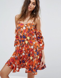 Приталенное платье с цветочным принтом Boohoo - Красный