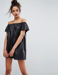 Платье мини из искусственной кожи с открытыми плечами ASOS - Черный