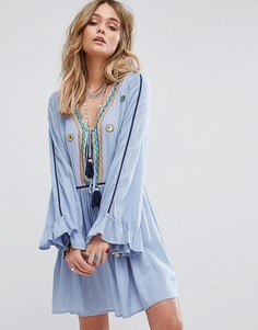 Свободное платье на завязке с кисточками и вышивкой Glamorous Premium - Синий