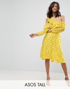 Чайное платье с цветочным принтом, открытыми плечами и оборками ASOS TALL - Желтый