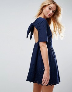Свободное платье с открытой спиной и вышивкой ASOS - Темно-синий