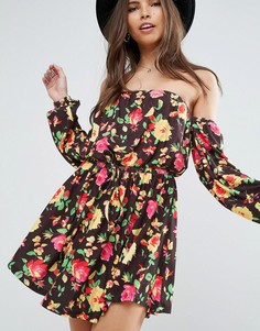 Короткое приталенное платье с цветочным принтом и длинными рукавами ASOS - Мульти