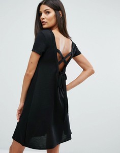 Платье-футболка со шнуровкой на спине Boohoo - Черный