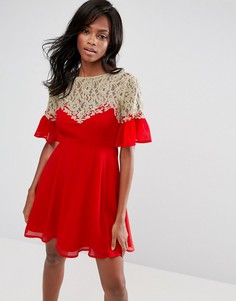 Короткое приталенное платье с кружевной кокеткой ASOS - Красный