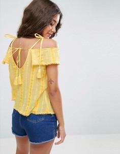 Топ с открытыми плечами, вышивкой ришелье и кисточками ASOS - Желтый