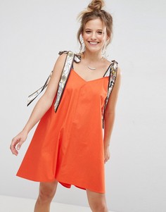 Хлопковый сарафан с платочным принтом на завязках ASOS - Оранжевый