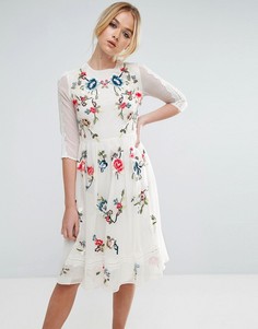 Приталенное платье миди с цветочной вышивкой ASOS PREMIUM - Кремовый
