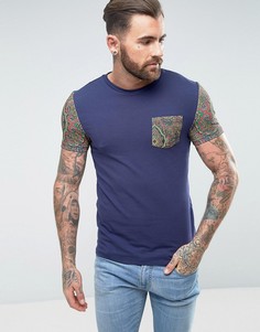Обтягивающая футболка с принтом пейсли на рукавах и кармане ASOS - Темно-синий