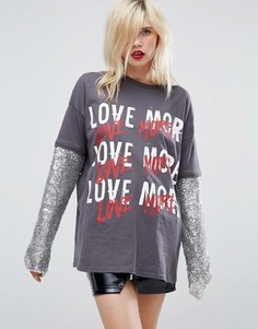 Топ с пайетками на рукавах и принтом Love ASOS - Серый