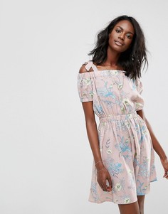 Короткое приталенное платье с завязками на плечах Boohoo - Розовый