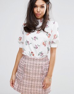 Блузка с высоким воротником и цветочным принтом Fashion Union - Белый