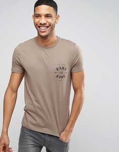 Футболка с готическим принтом на груди ASOS - Коричневый