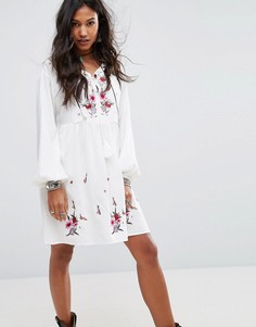 Свободное платье с вышивкой Boohoo - Белый