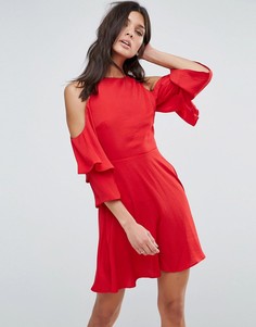 Платье мини ярусными рукавами клеш и вырезом на спине ASOS - Красный