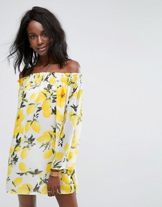 Свободное платье со спущенными плечами и принтом лимонов PrettyLittleThing - Желтый