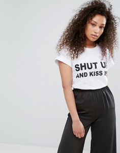 Футболка с принтом Shut Up And Kiss Me Moss Copenhagen - Белый