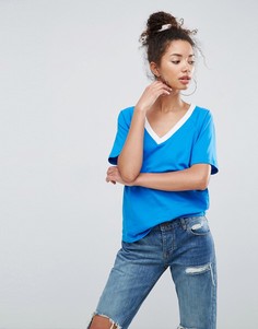 Футболка бойфренда с контрастной V-образной горловиной ASOS - Синий