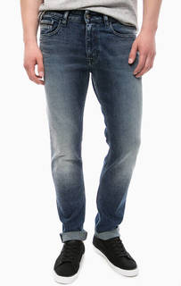 Джинсы с потертостями и заломами Calvin Klein Jeans