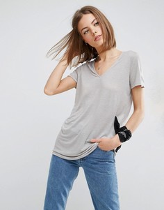 Легкая футболка с V-образным вырезом ASOS - Серый