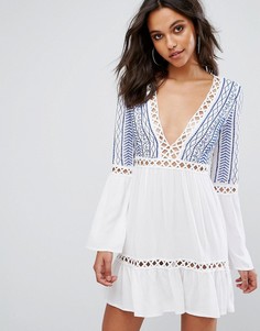 Свободное платье с вышивкой и отделкой кроше Missguided - Белый