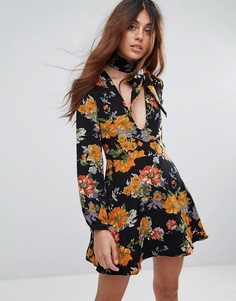 Платье с завязкой на шее Glamorous - Мульти