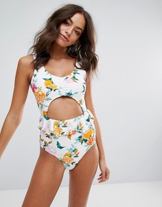 Слитный купальник с цветочным принтом, вырезом и оборкой Vero Moda - Мульти