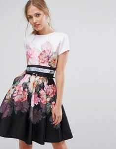 Короткое приталенное платье с принтом Ted Baker - Мульти