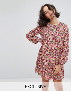 Свободное платье с завязкой на спине и цветочным принтом Reclaimed Vintage Inspired - Мульти