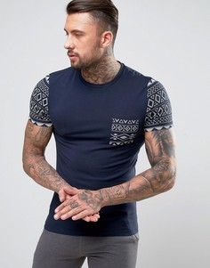 Облегающая футболка с ацтекским принтом на рукавах и кармане ASOS - Синий