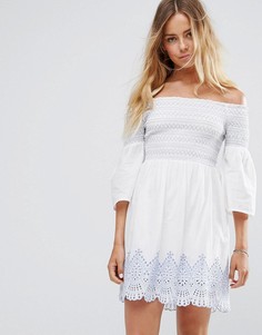 Платье с открытыми плечами и вышивкой Miss Selfridge - Белый