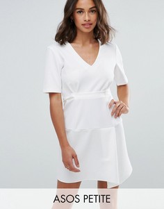 Платье с присборенной талией ASOS PETITE - Белый
