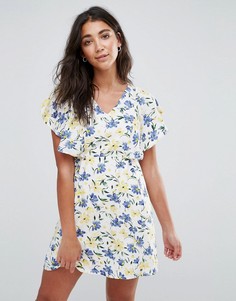 Платье с отделкой в стиле кейпа и цветочным принтом Yumi - Белый